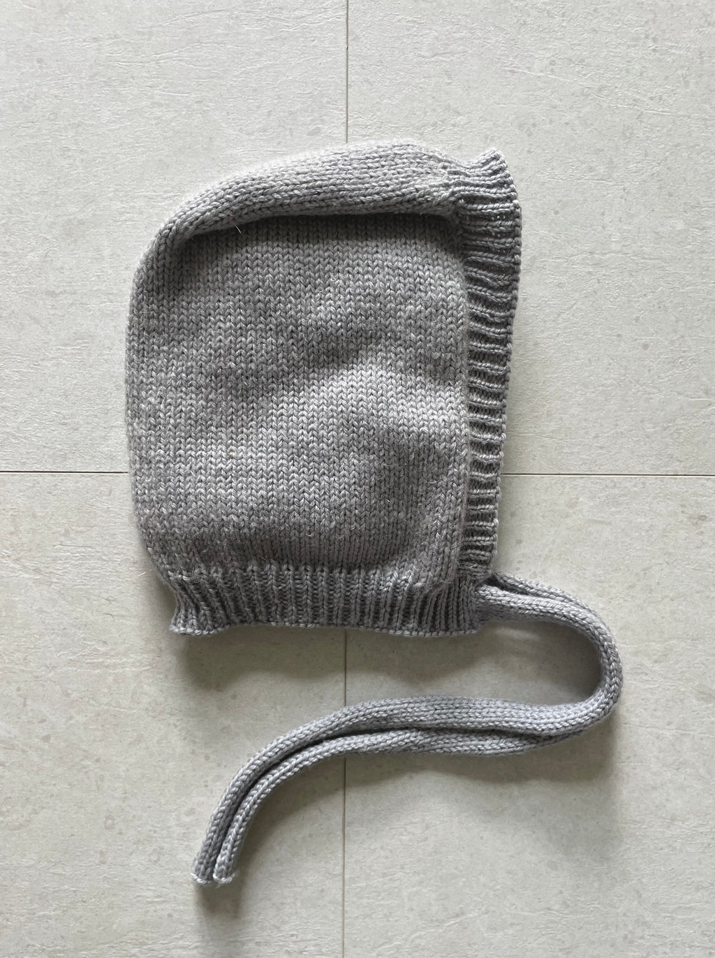 Grey bonnet
