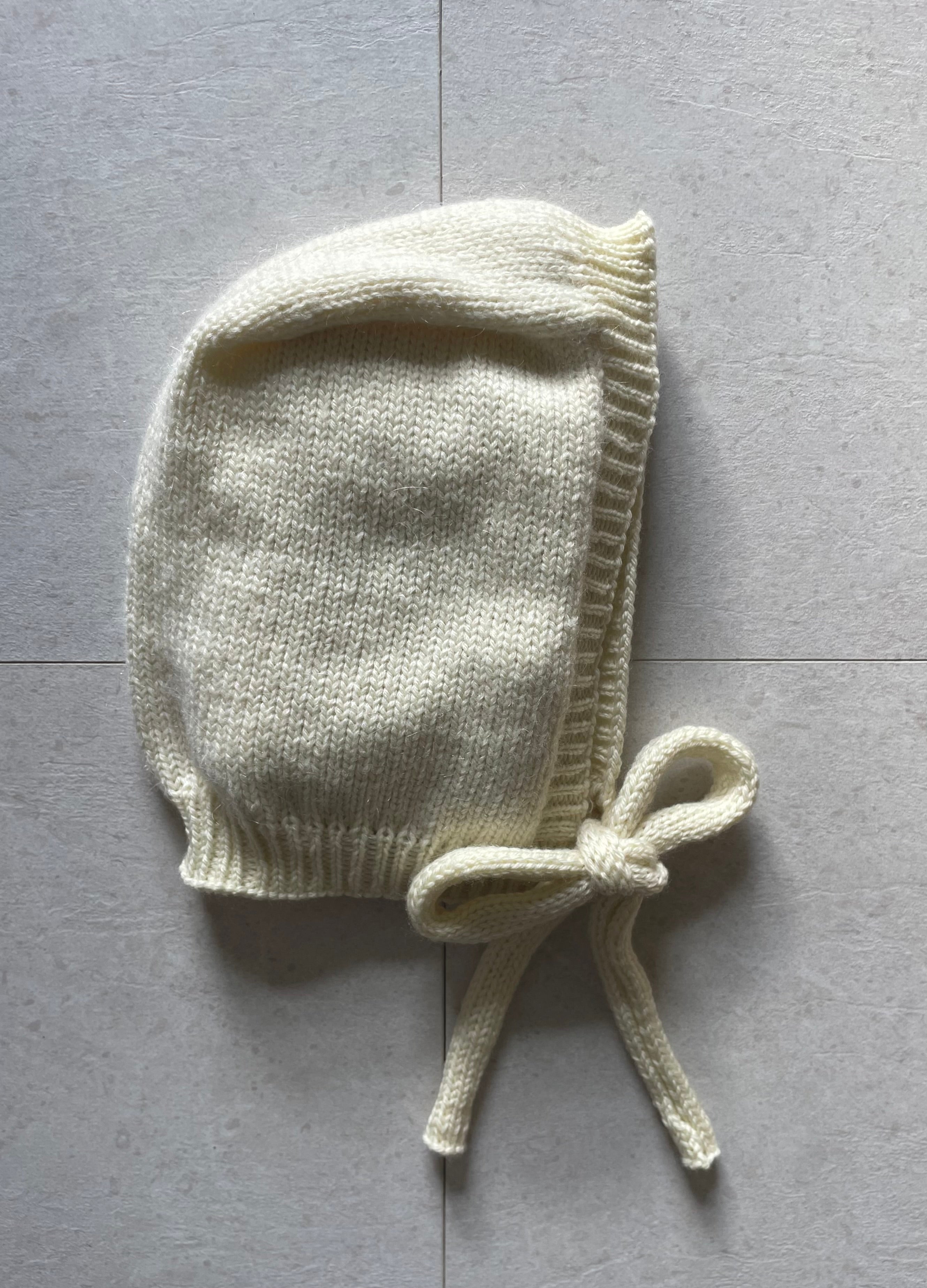 Cream bonnet