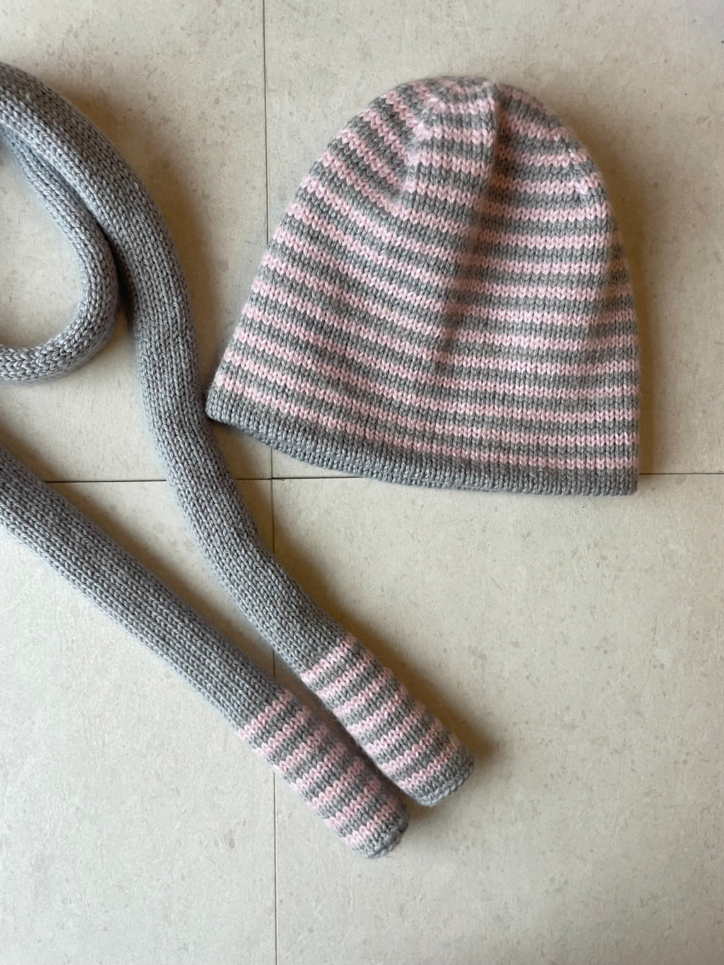 Grey and pink striped skinny scarf
