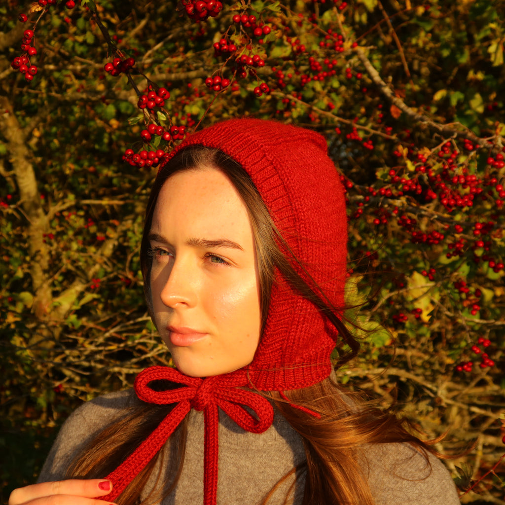 Dark red bonnet