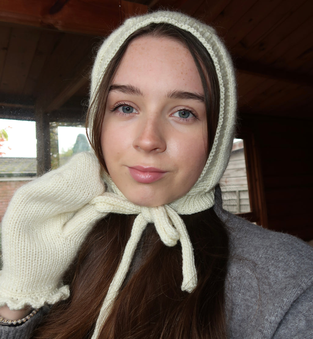 Cream bonnet