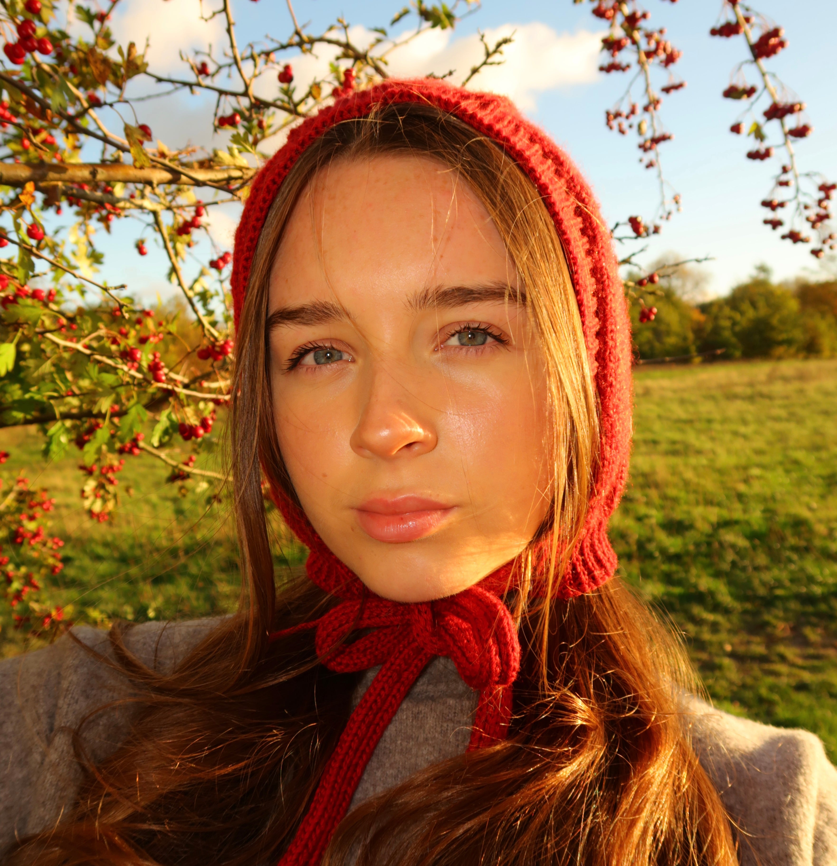 Dark red bonnet