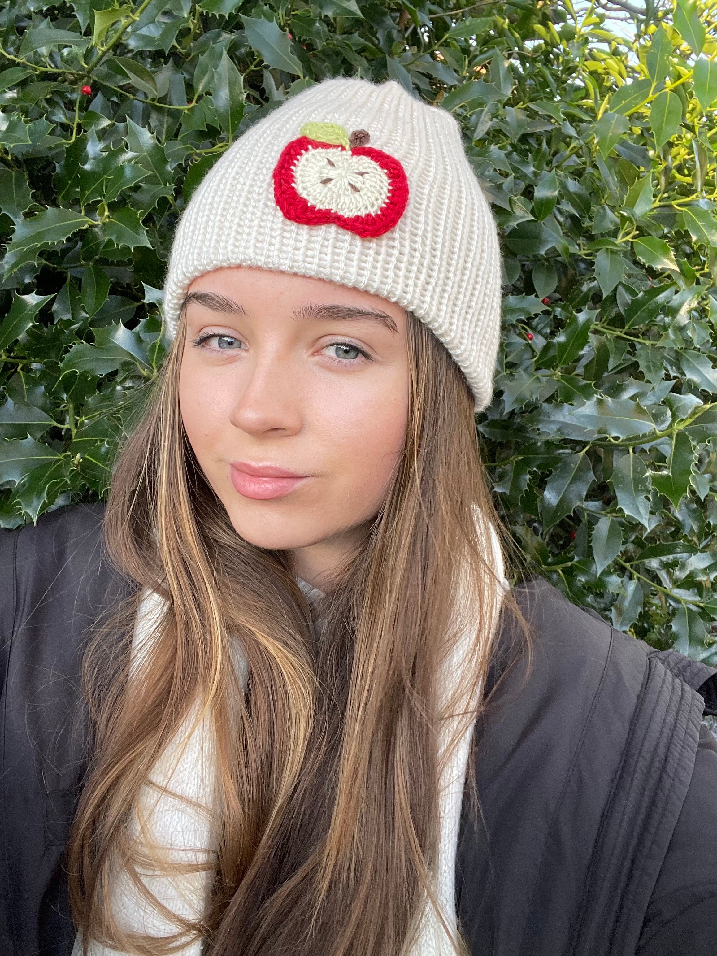 Apple beanie in cream