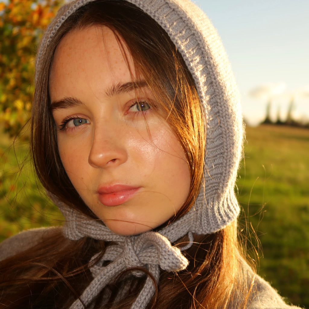Grey bonnet