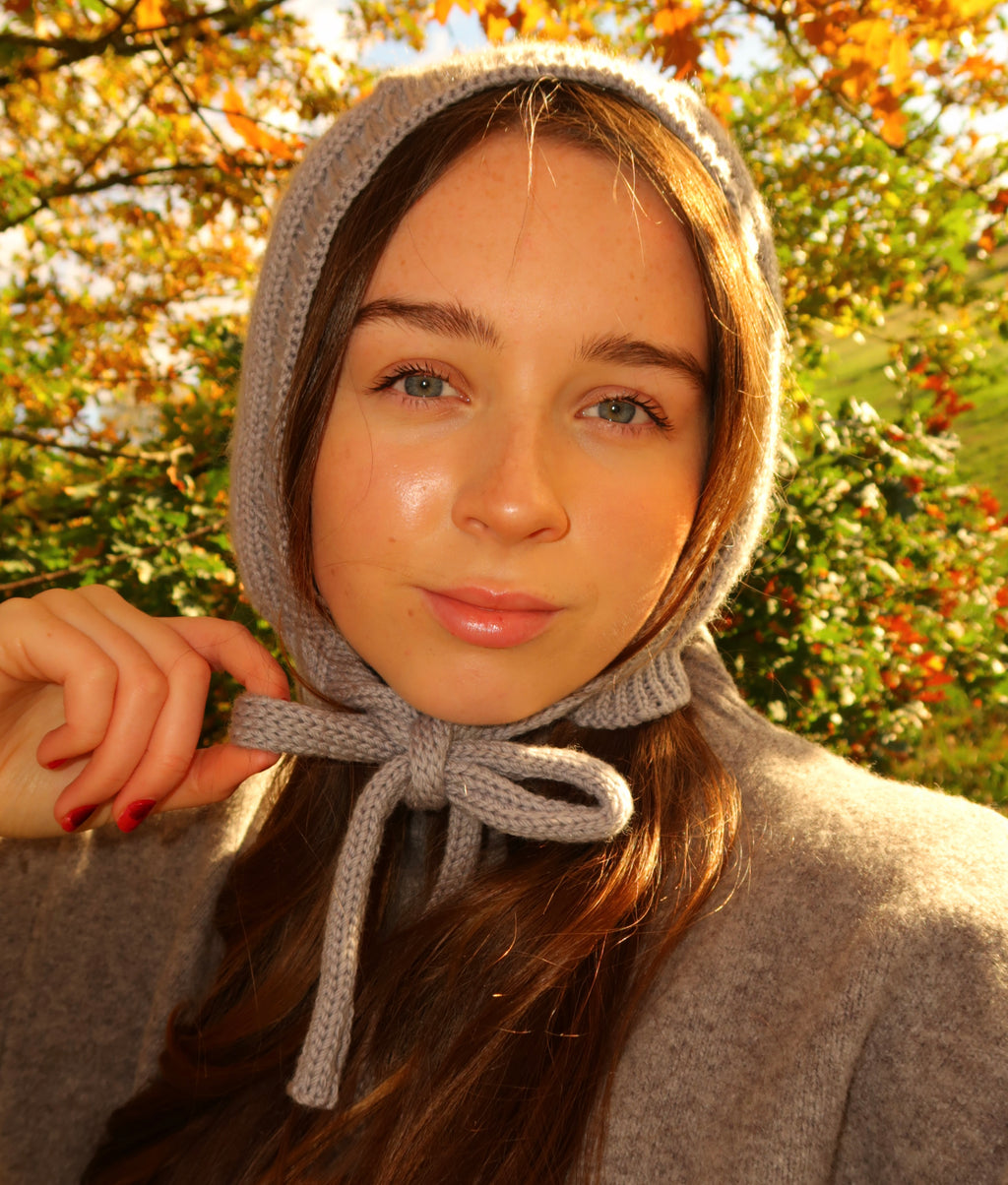 Grey bonnet