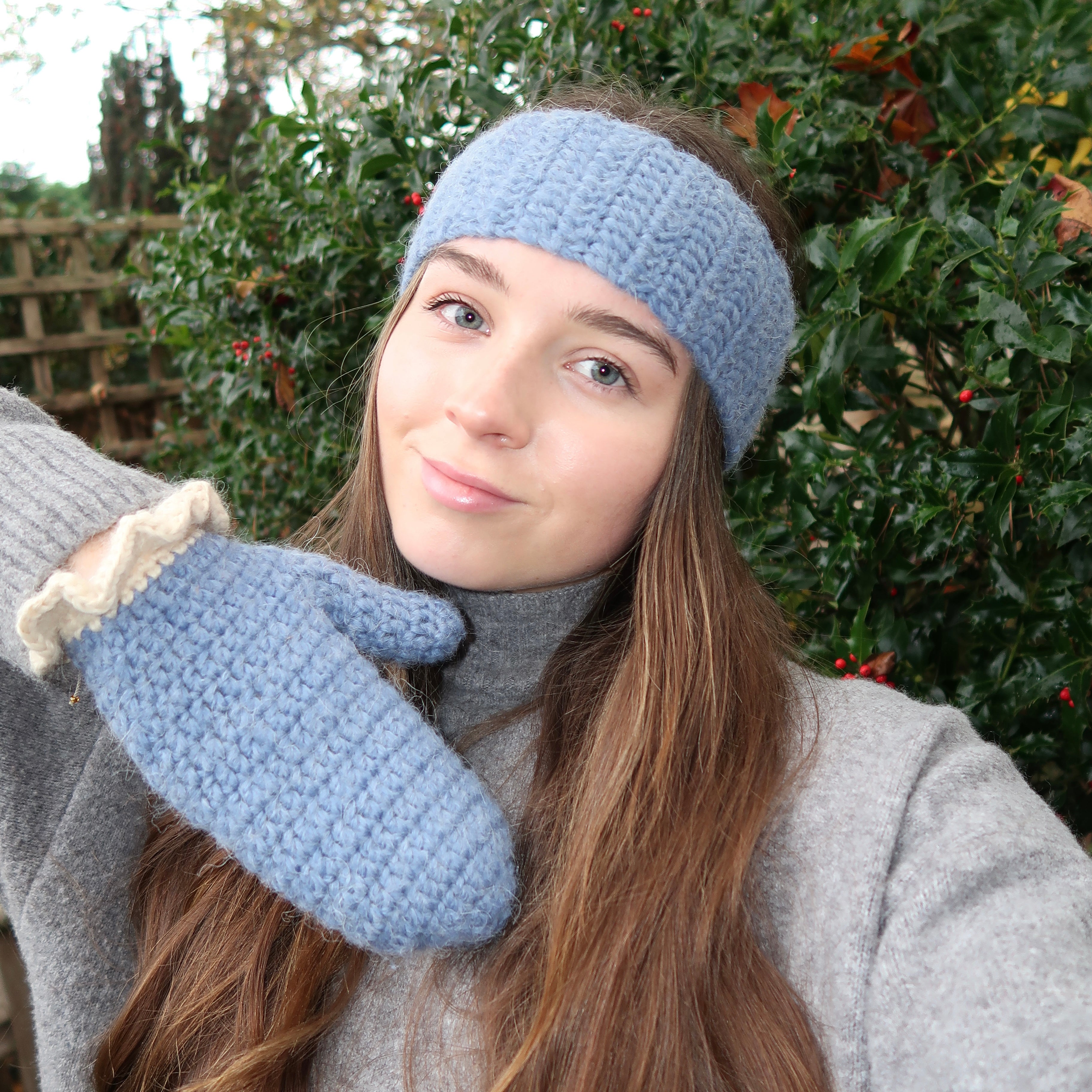 Blue crochet mittens with cream frill