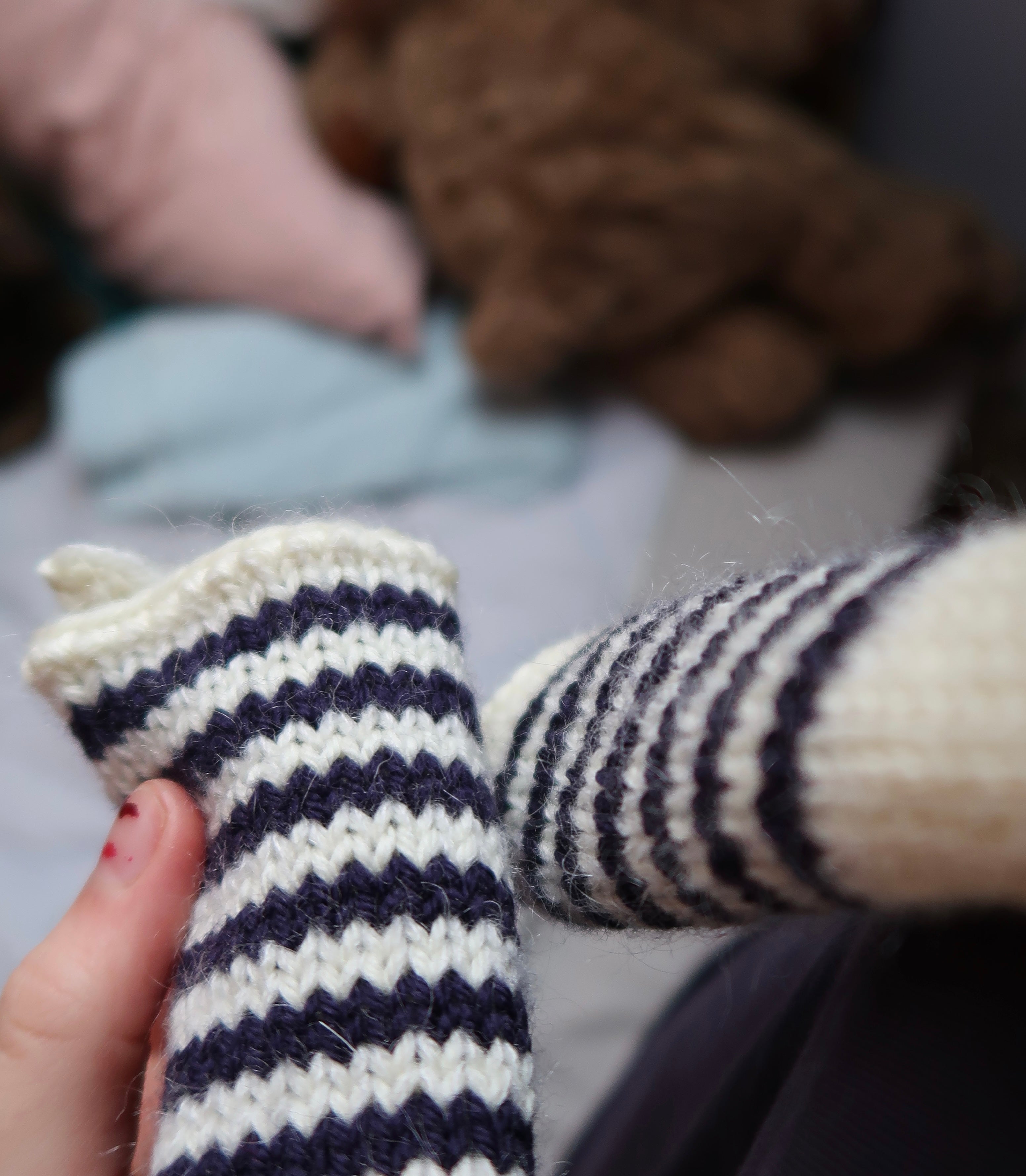 Cream and navy striped skinny scarf