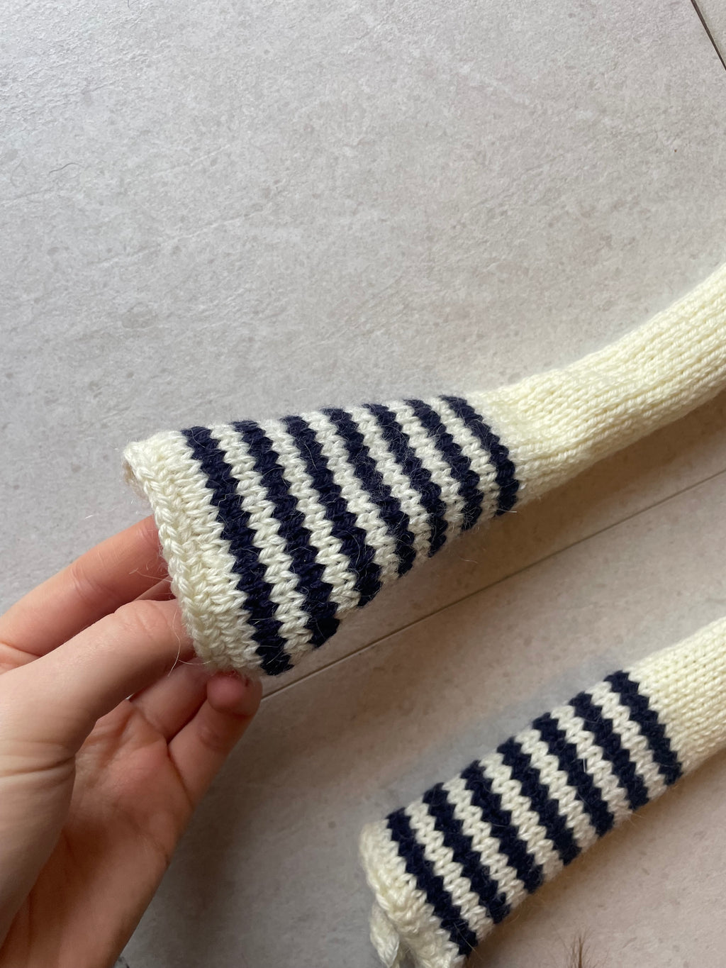 Cream and navy striped skinny scarf