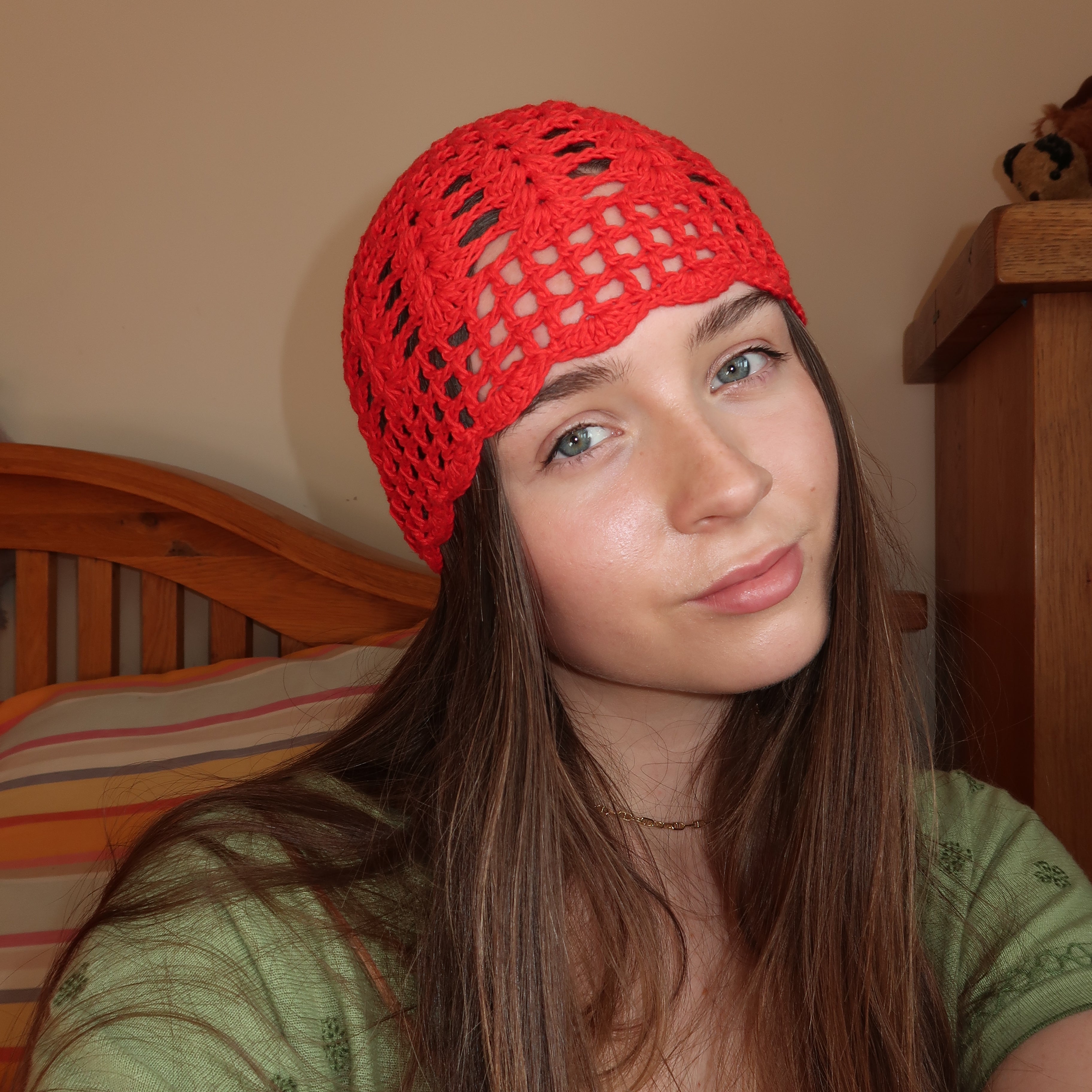 Red cotton detailed mesh hat