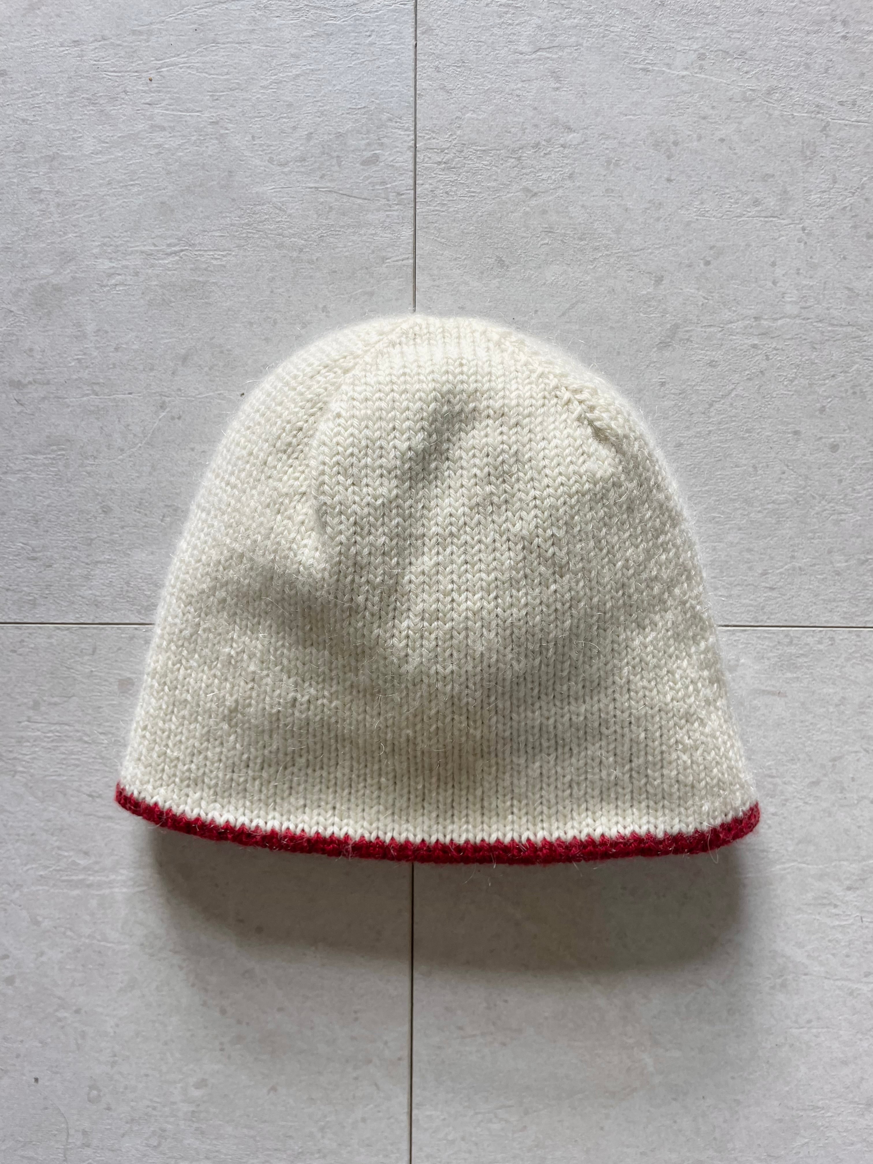 Reversible cream beanie with dark red lining