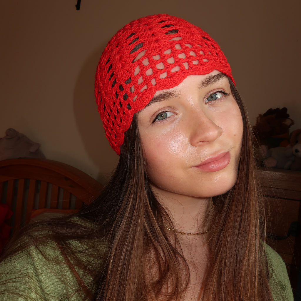 Red cotton detailed mesh hat