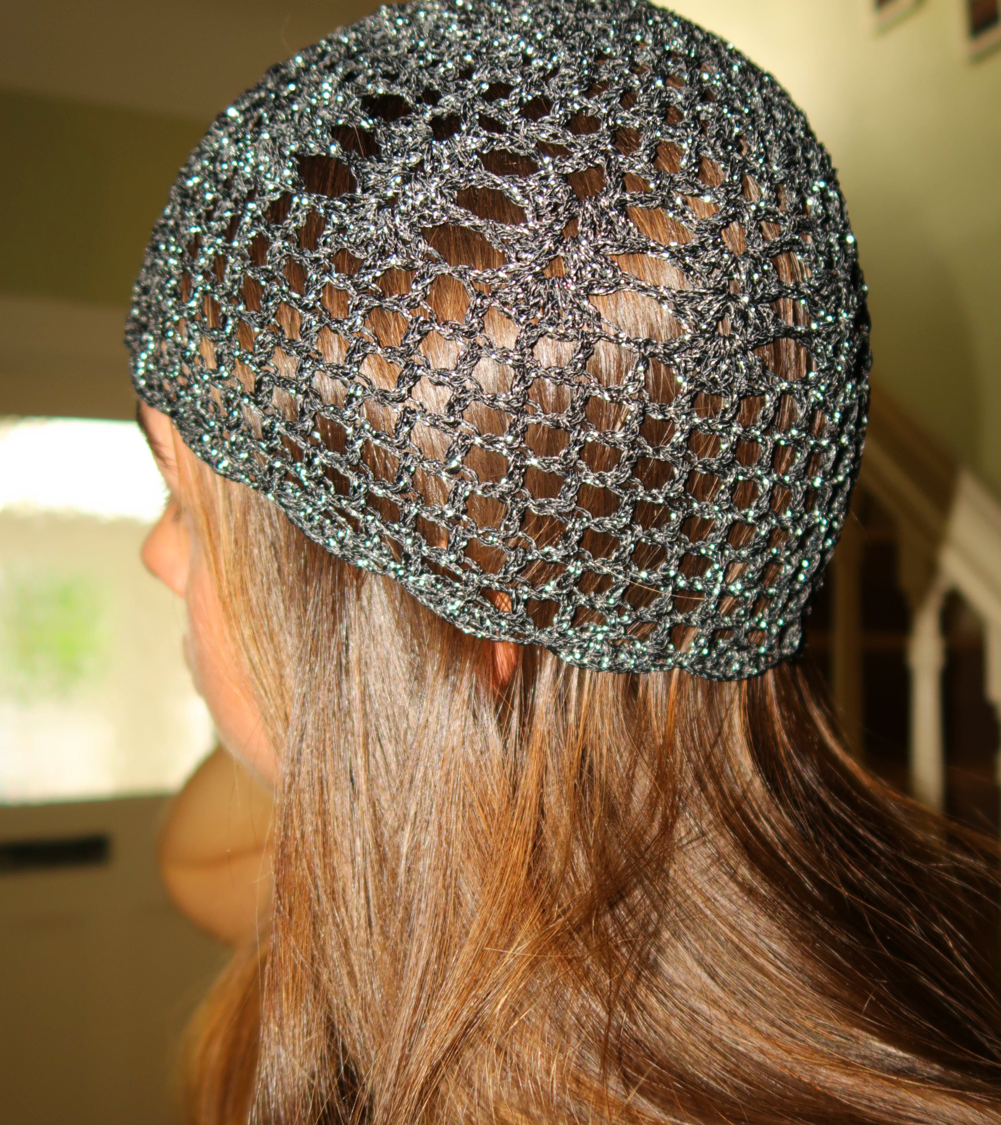 Black/silver detailed mesh hat