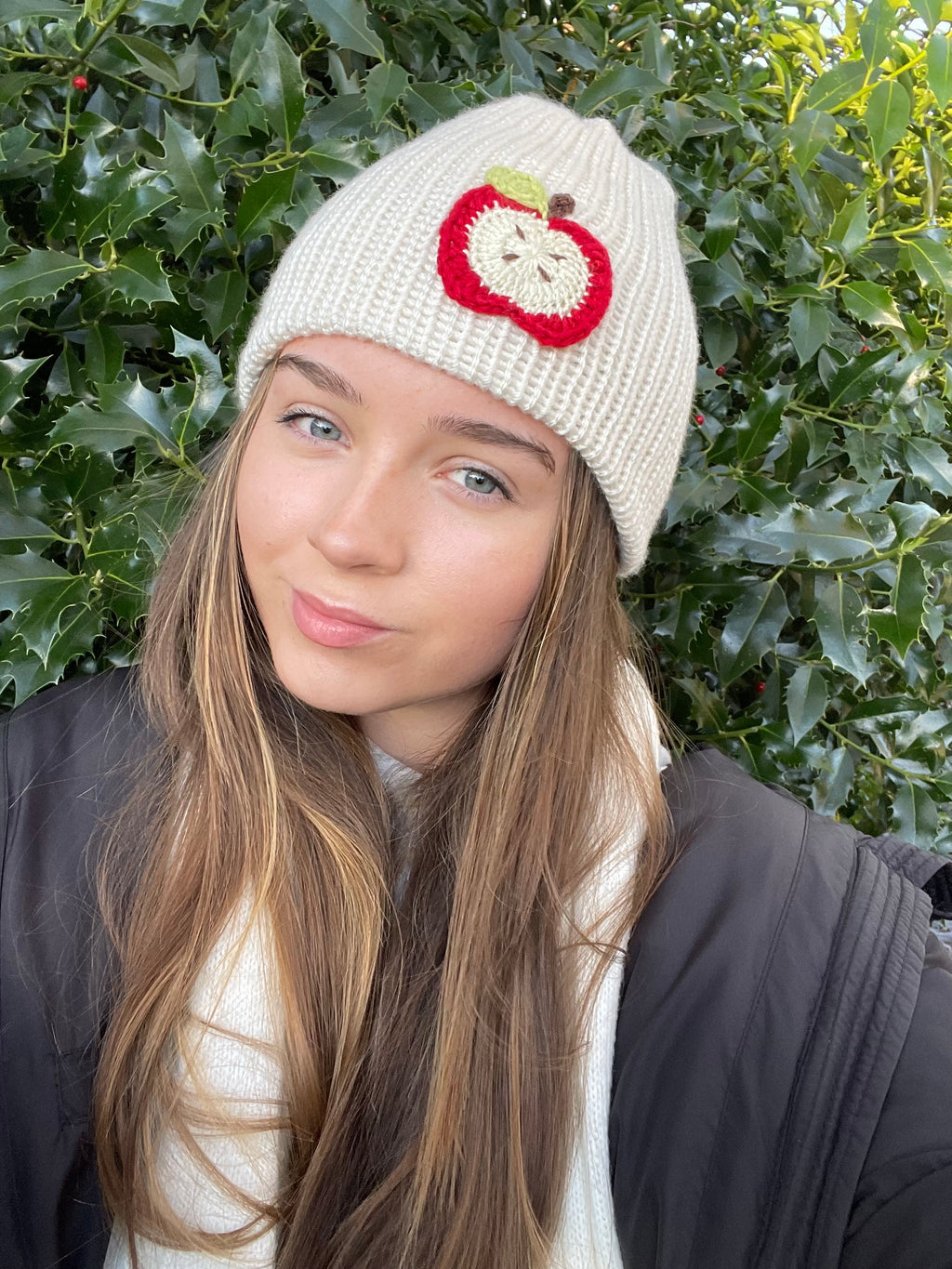 Apple beanie in cream