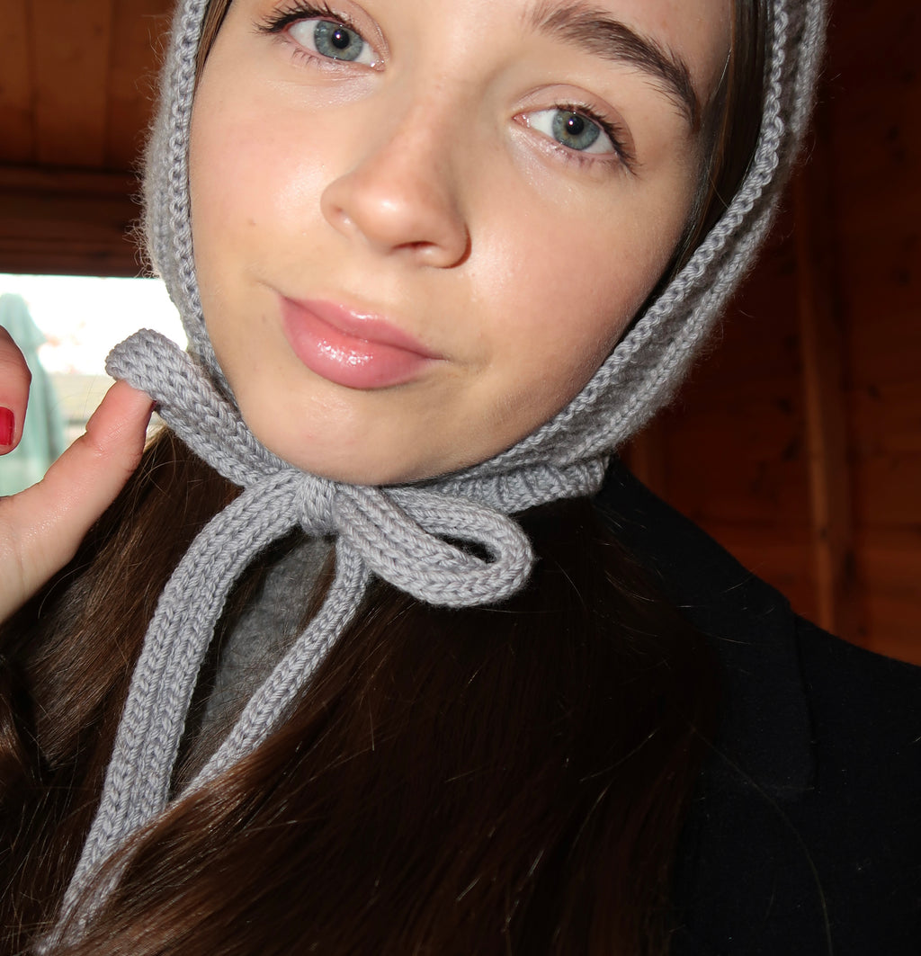 Grey bonnet