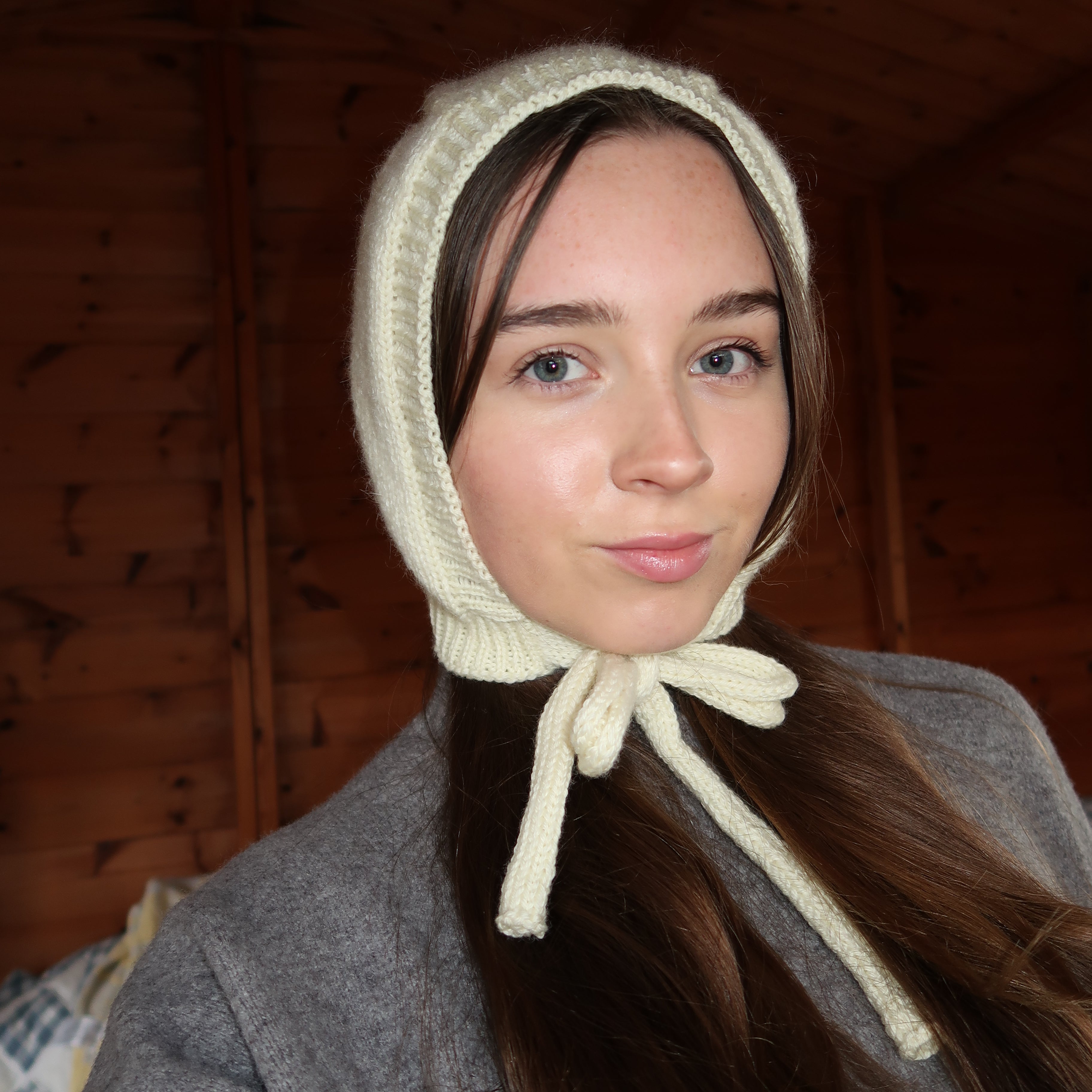 Cream bonnet
