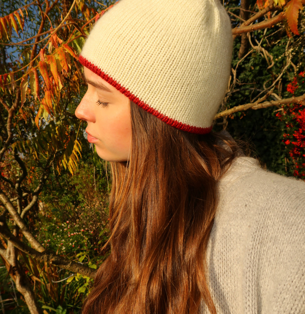 Reversible cream beanie with dark red lining