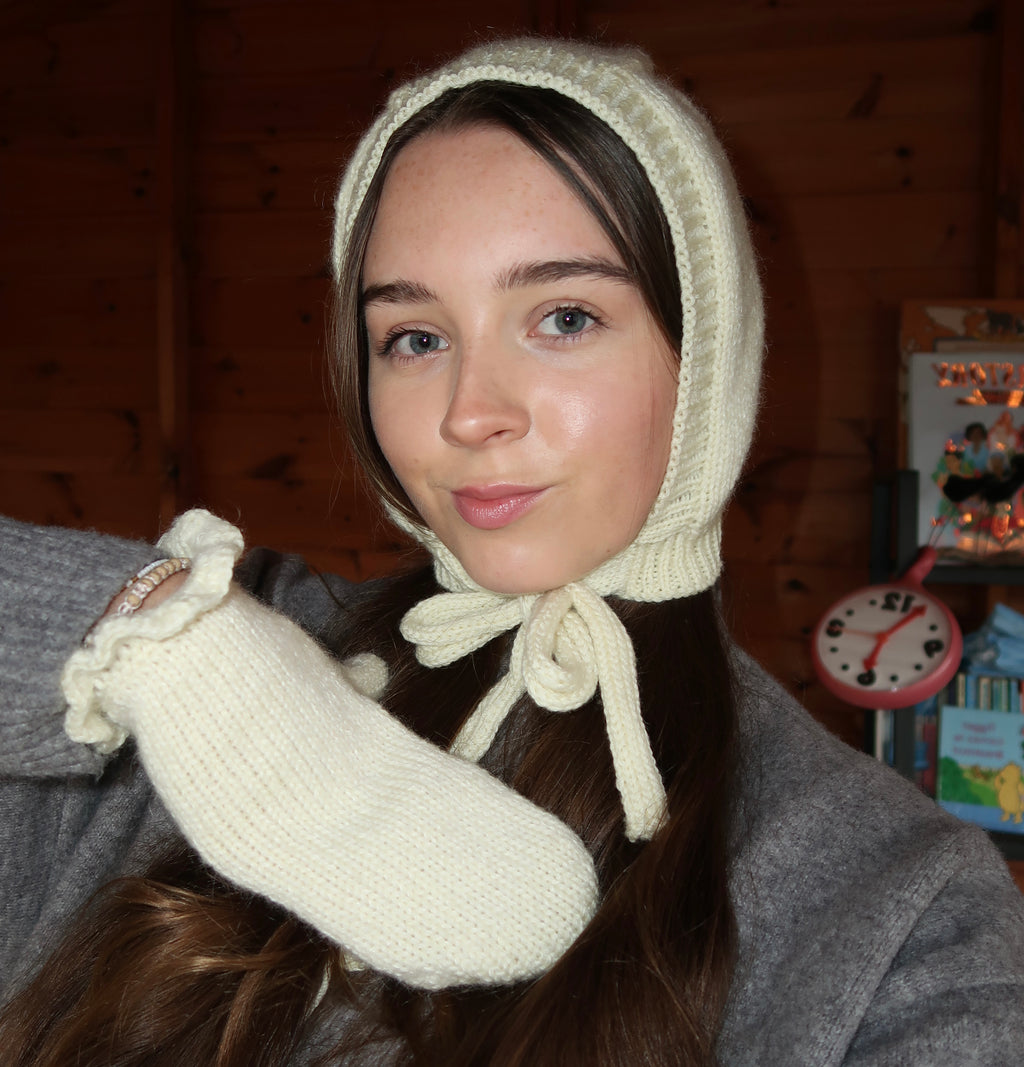 Cream bonnet