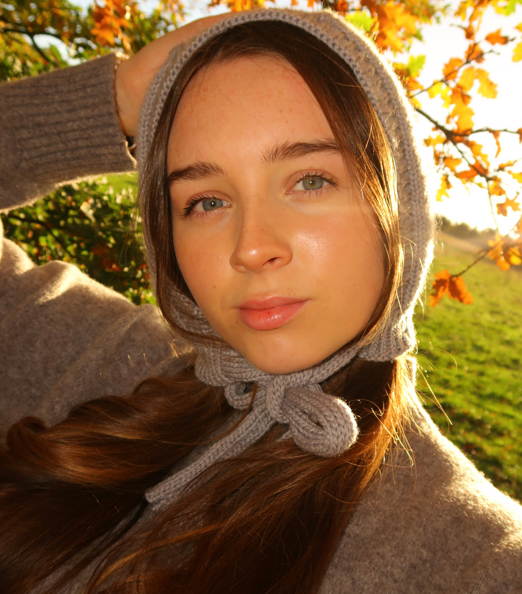 Grey bonnet