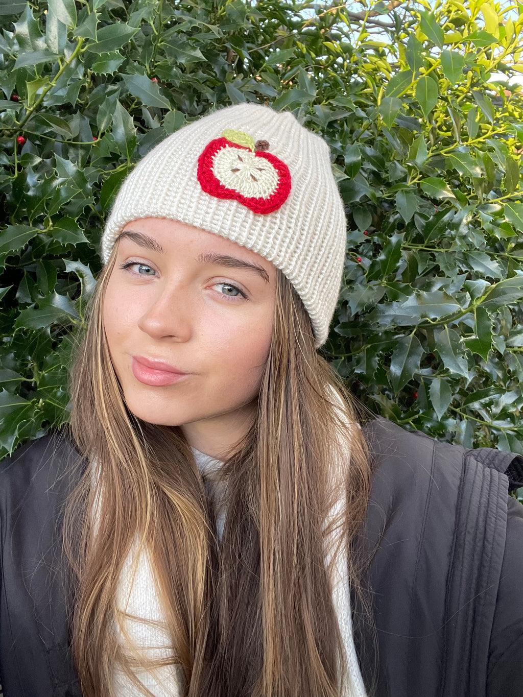 Apple beanie in cream
